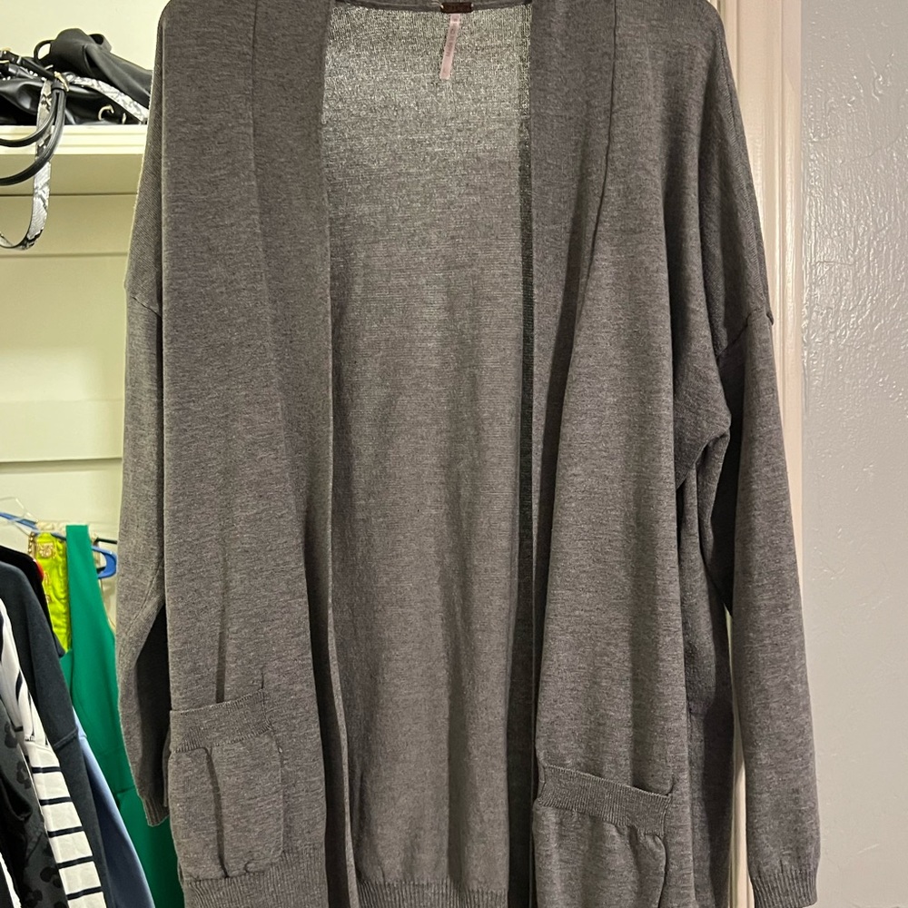 Elegant Gray Women's Cardigan